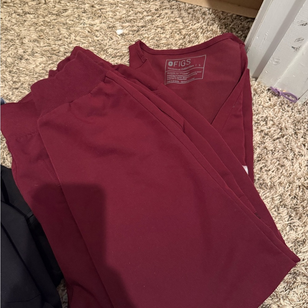 Figs Burgundy Scrub Set